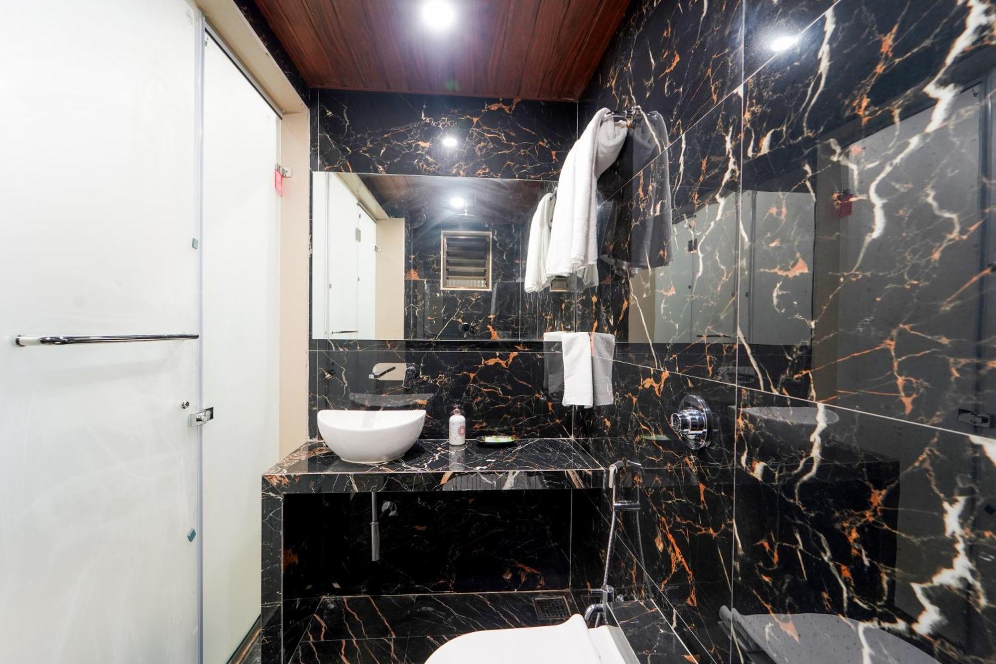 Hotel Bright Star Mahābaleshwar Esterno foto