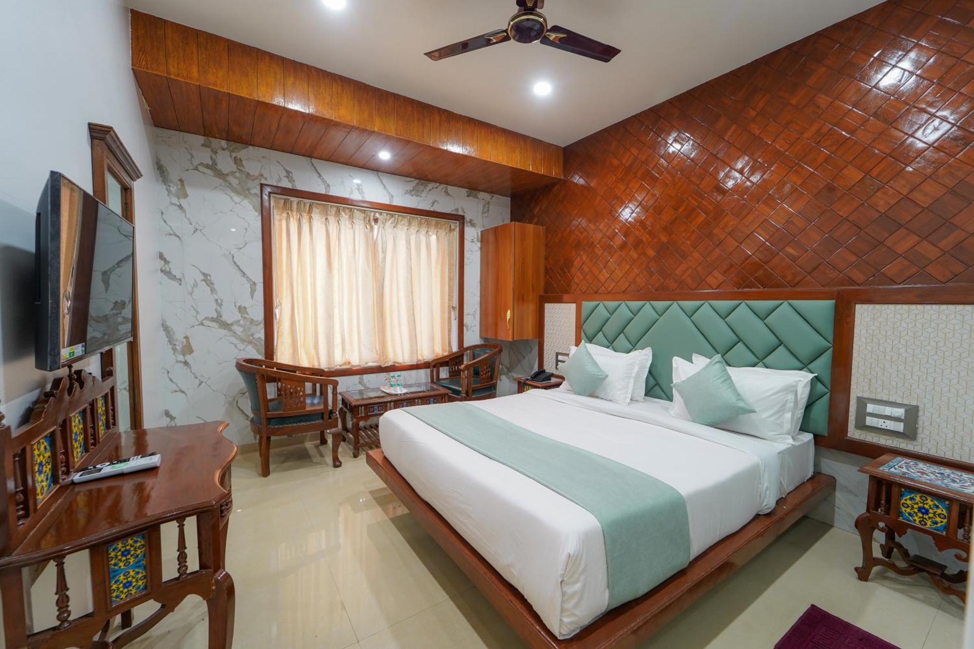 Hotel Bright Star Mahābaleshwar Esterno foto