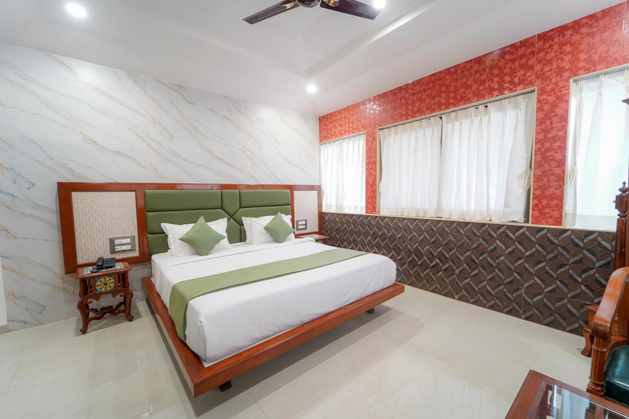 Hotel Bright Star Mahābaleshwar Esterno foto