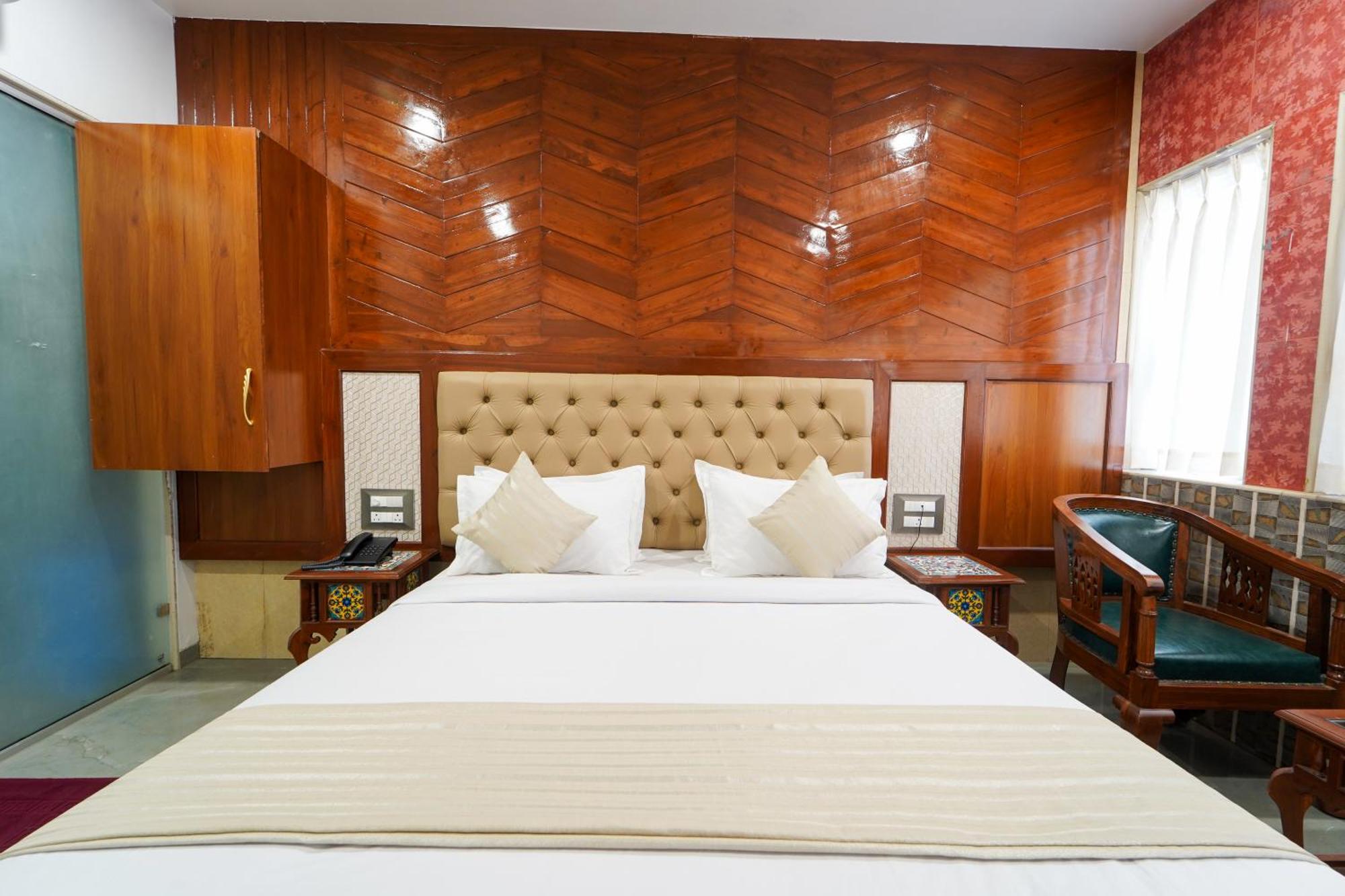 Hotel Bright Star Mahābaleshwar Esterno foto